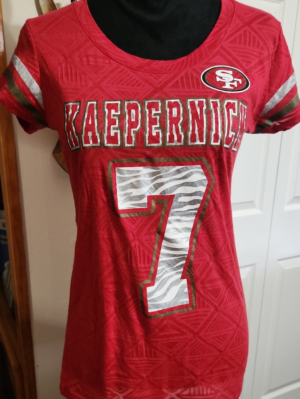 NFL Women's Red Kaepernick #7 Short Sleeve Tee with Silver Zebra Number